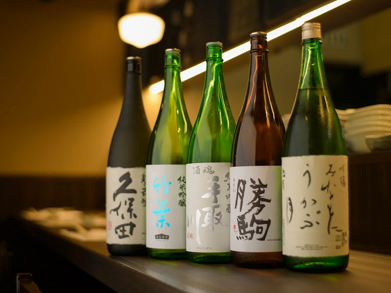 石川の銘酒を中心に北陸三県の旨い地酒、幅広い味の焼酎が揃う