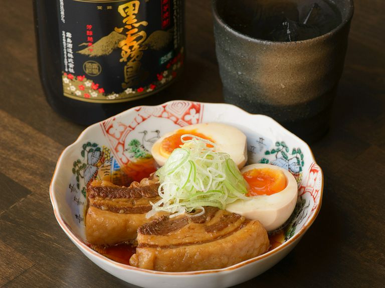 お酒の肴にも絶品。トロトロの美味しさ『煮玉子つき豚の角煮』