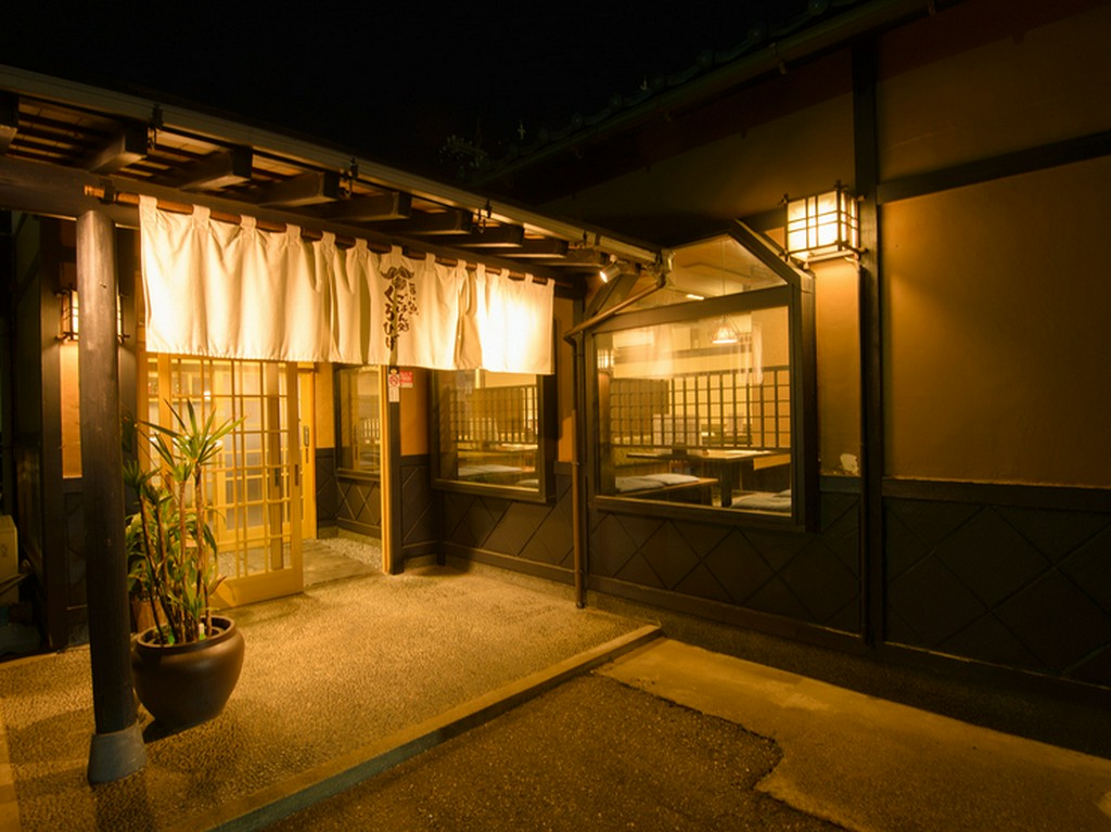 近岡町にある落ち着いた雰囲気の居酒屋。ご旅行時にもぜひ！