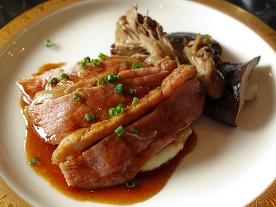 力強い伝統料理をフランスワインと共に