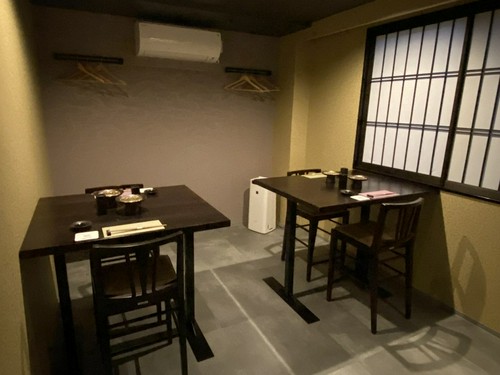 少人数グループでの飲み会や会食に。6名まで座れるテーブル席