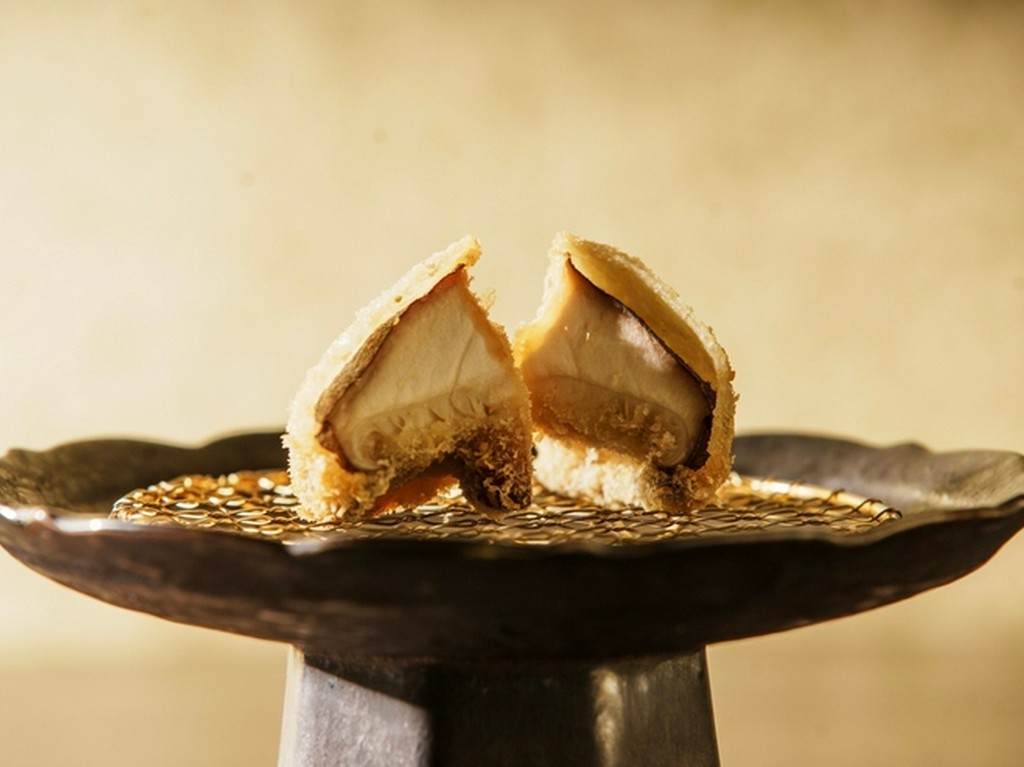 その時期の旬の食材を当店ならではのスタイルで提供