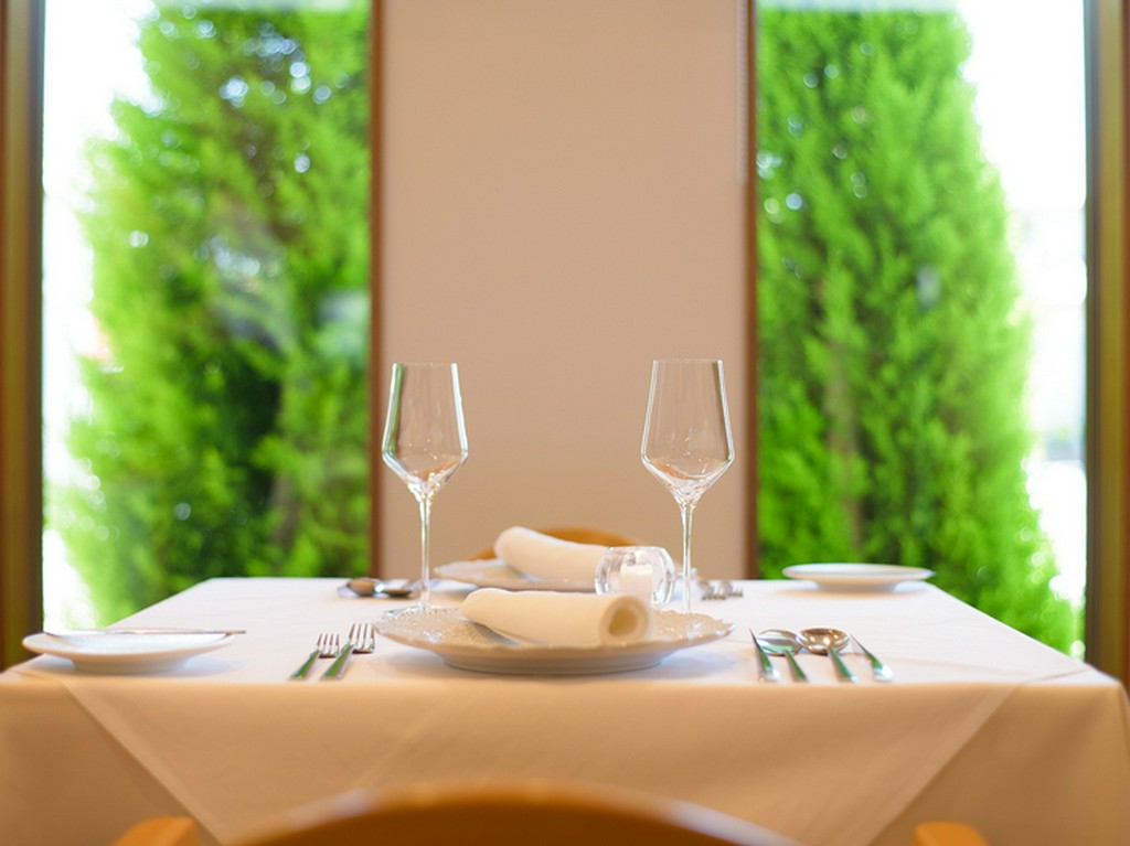 欧州の伝統的な初夏の味。エルダーフラワーも味わえる