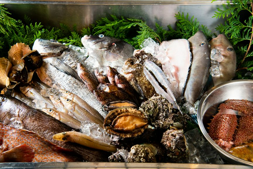 旬の魚介は漁師直送。多彩なメニューで新鮮ならではの美味しさを