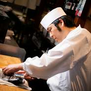 心地よい空間で美味しい料理を召し上がっていただくため、細やかな心配りは欠かせません。一品ごと丁寧に心を込めた料理を提供すること、そして食べた後も印象に残る「美味しい料理」を目指して日々奮闘しています。