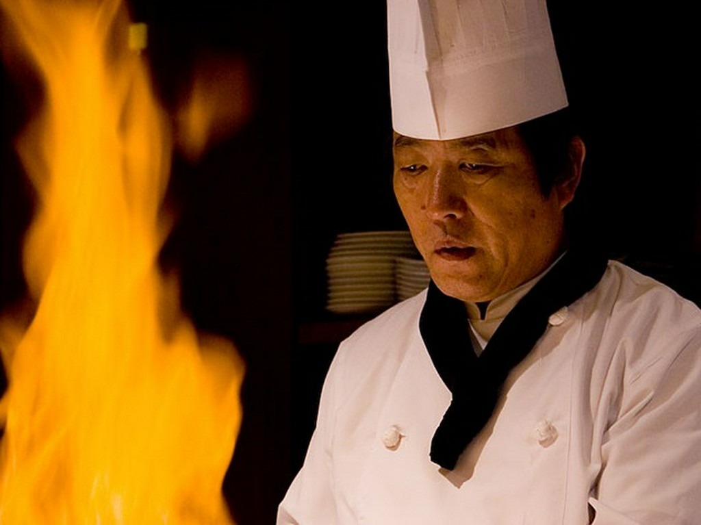 リラックスした気分で鉄板焼を楽しめる心地の良いサポート