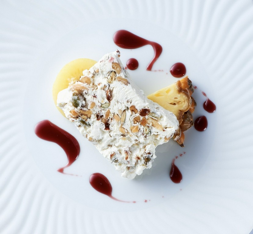 シェフの創造力あふれる料理に、会話も弾む時間に