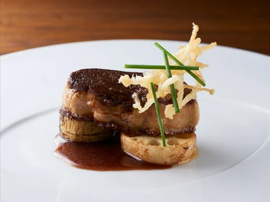 シェフの真骨頂、絶妙の火入れが生きる『フォアグラのポワレ』