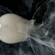 分子調理と位置付けるべきか難しいですが、
燻製することで食材が纏う香りは美味しさを飛躍させるスパイス