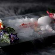 食材を一度凍結し、その上で粉末になるまで粉砕
裏ごし以上に食材が滑らかな仕上がりに