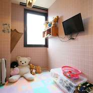 家族揃っての利用もおすすめの【炭リッチ】。店内にはキッズルームも完備しているので、小さな子どもがいても安心。ファミリー層にも心強いお店です。