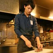 まだまだ経験は浅いですがその分は元気さでカヴァー。明るい接客でよりお食事やお酒をお楽しみいただけるような、お店の雰囲気をつくっていきたいです。