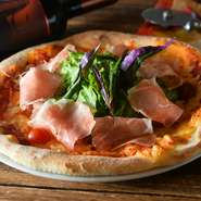 自家製トマトソース・生ハム・ルッコラ・チーズ

