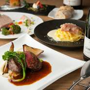 素材の味を存分に生かした『黒毛和牛の雌牛』の炭焼きグリルをはじめ上質な料理の数々が供されるコース。パスタやメインはいくつもの種類から選べます。落ち着く半個室もありワンランク上のおもてなしが可能です。

