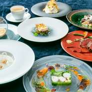 冷前菜から始まり温前菜・パスタ・魚介・お肉・デザートを好みに合わせて、それぞれチョイス出来る全6品のコースです。