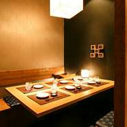 しっとりとした落ち着く店内でゆったりとお過ごしくださいませ。ご人数に合わせたお席をご案内致します。ご人数・ご予算お気軽にご相談ください