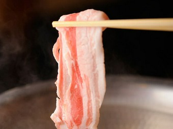 弾力のある越後もち豚のしゃぶしゃぶ