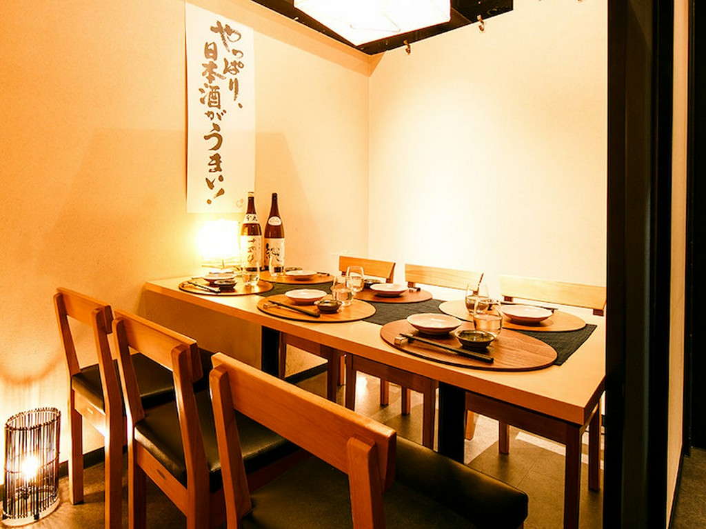 人数に合わせて使えるお席を完備