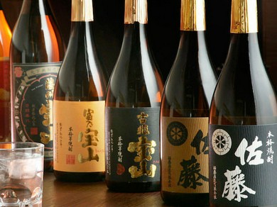 日本全国各地から取り寄せた厳選の銘酒