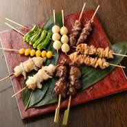 ふっくらと焼き上げられた当店自慢の焼き鳥は、一度食べたら忘れられない美味しさです。