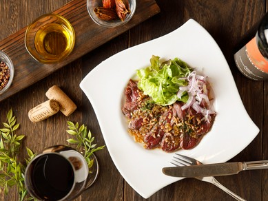 料理によく合うワインが豊富。初めての銘柄に出合えることも