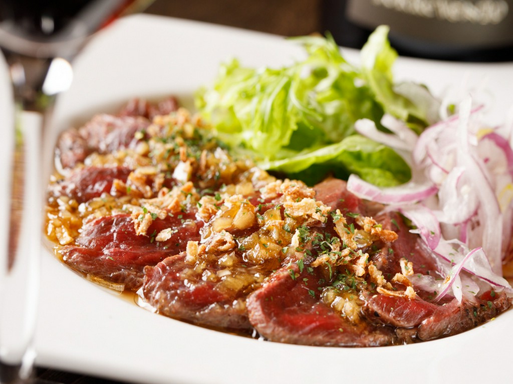 あっさりとしながらも奥深い味わい『だちょうのカルパッチョ』