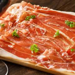 濃厚な旨みが凝縮された『パルマ産　24ヶ月熟成生ハム』