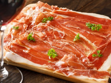 濃厚な旨みが凝縮された『パルマ産　24ヶ月熟成生ハム』