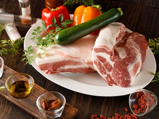 やわらかく濃厚な旨みが魅力の、群馬県産「嬉嬉（うれうれ）豚」