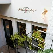 ディナータイム、土曜日のランチタイムで貸切が可能で、企業のパーティーや結婚式の2次会などに最適です。マイク、プロジェクター完備、各種イベント演出も気軽にご相談ください。