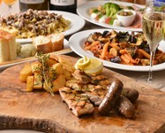 満足度の高いお料理充実の2時間飲み放題付きコース。
お料理は取り分けてお一人様づつご提供いたします。