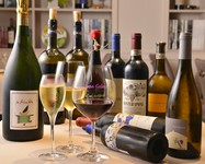 季節のおすすめコースにソムリエが料理に合わせて厳選のグラスワイン４杯付きのお得なコース。