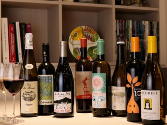 600本からお好みのワインを料理と合わせてお楽しみください！