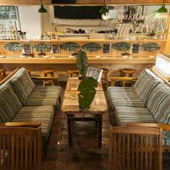 内装からアイテムまでこだわり、池袋で海を感じる空間に