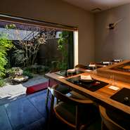 ゆっくりと流れる時間と、洗練された日本料理と、和の空間と。大切な人をもてなす場としてご利用ください。
