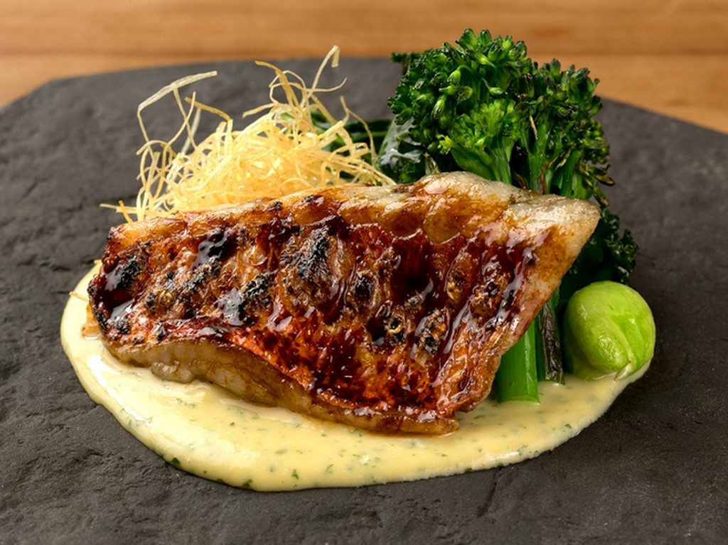 炭火でふっくら焼き上げた『金目鯛炭火焼き　木の芽味噌』