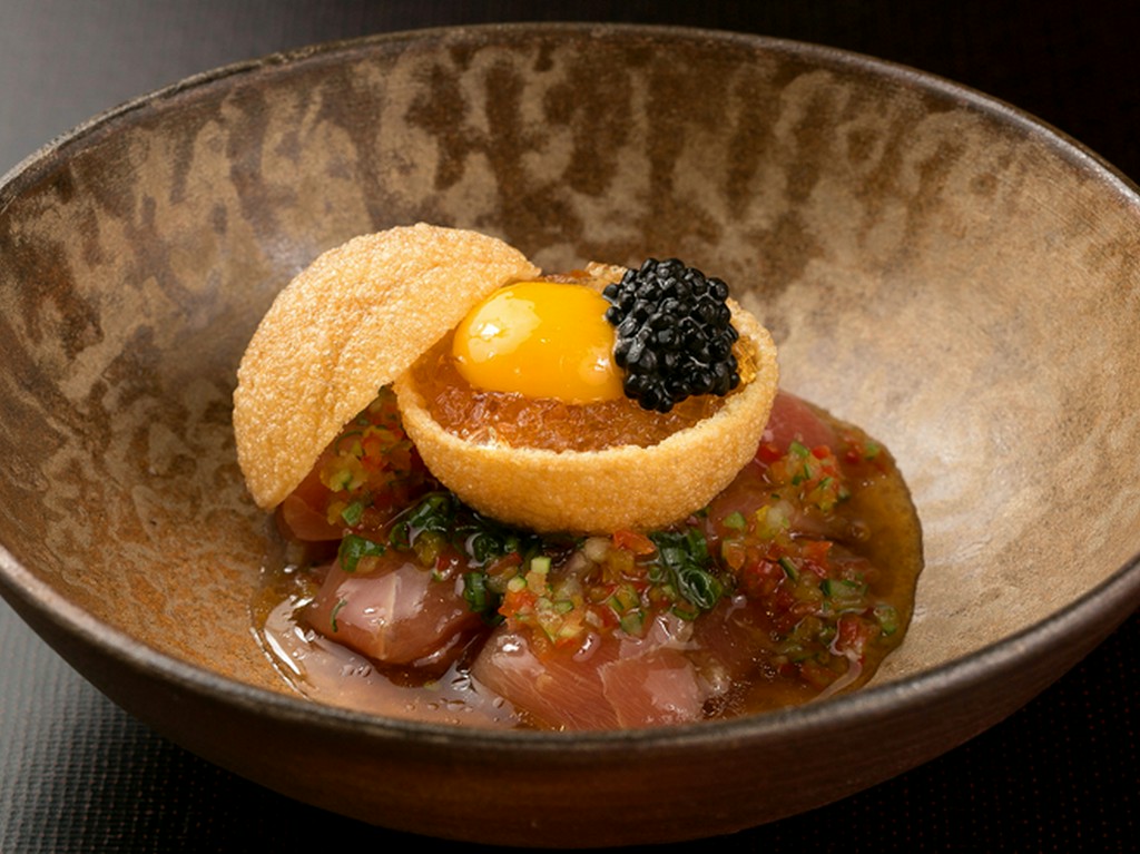 それぞれの素材が絶妙に調和した『鮪とウニの冷製』