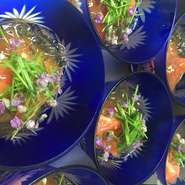 忘年会特別コースとして、料理代＆飲み放題&サービス料&税金込々で一万五千円のコースを御用意いたしました。
※四名様以上からのコースとなっております。