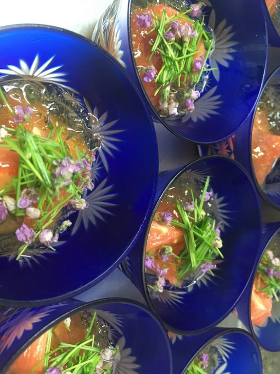 清潔感あふれる店内はおもてなしの一席に最適