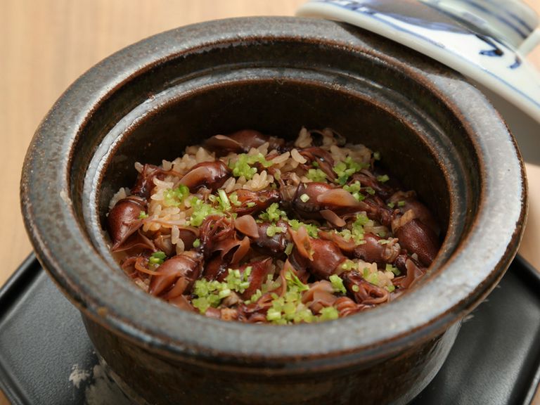 素材の旨みが凝縮された『土鍋炊き 季節の炊き込み御飯』