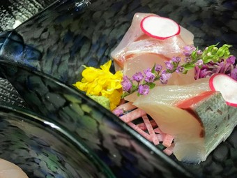 その日その時、一番美味しい食材でディナーを彩ります。楽しいひと時のお手伝いが出来ますように…。