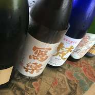 常時２５種類以上の日本酒をご用意しております。
ワイン、焼酎、ウィスキー、果実酒のご用意もございます。