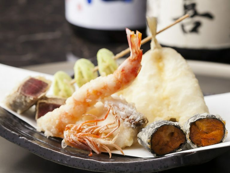 江戸前魚介や産地直送の旬野菜など、40種以上の天種が集う