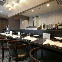 ひとりカウンター天ぷらの穴場的な店。女性のお一人様も多数
