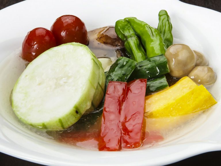 昼・夜問わず登場する、美しく美味しい中国料理に舌鼓