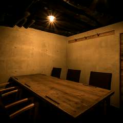 接待などの会食にも最適。周囲に気兼ねなく過ごせる個室