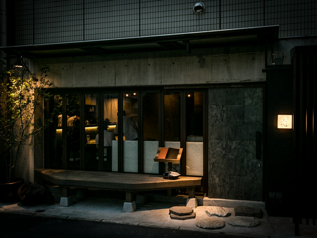 料理と同じく、和と洋が融合したモダンな外観