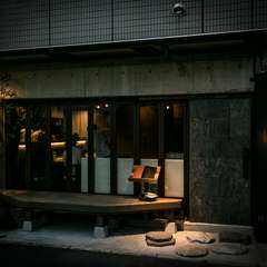 料理と同じく、和と洋が融合したモダンな外観