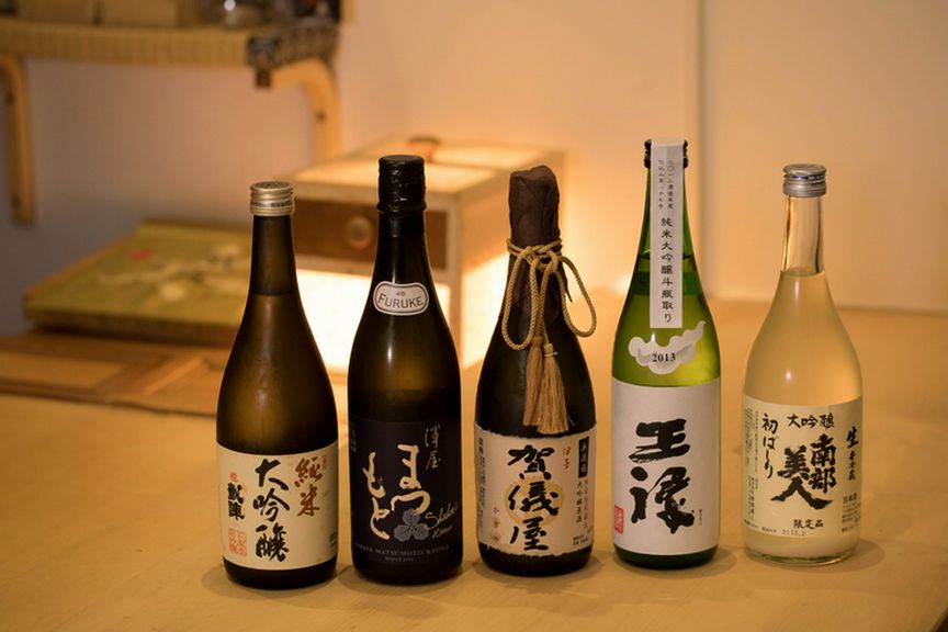 全国から取り寄せた日本酒は、左党垂涎のラインナップ