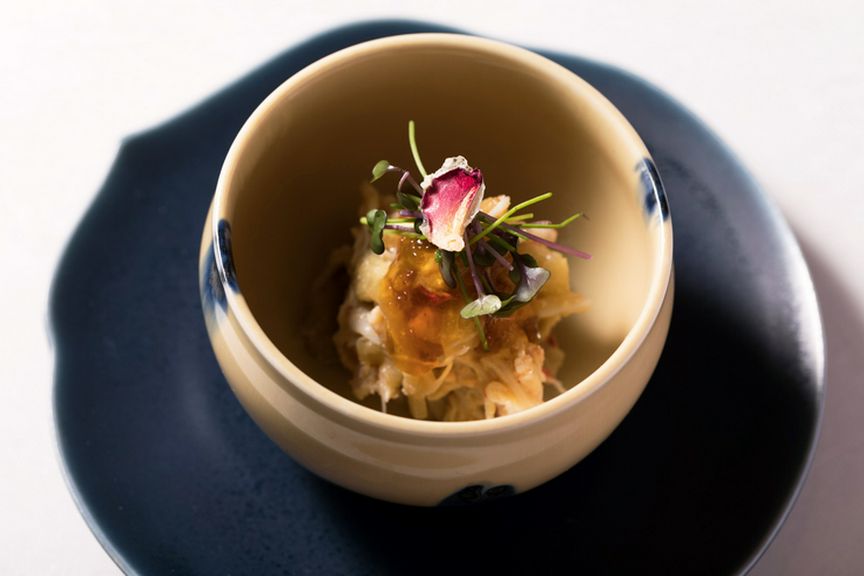 ひと皿にアイデアを詰め込んだ『函館毛ガニと焼き茄子』
